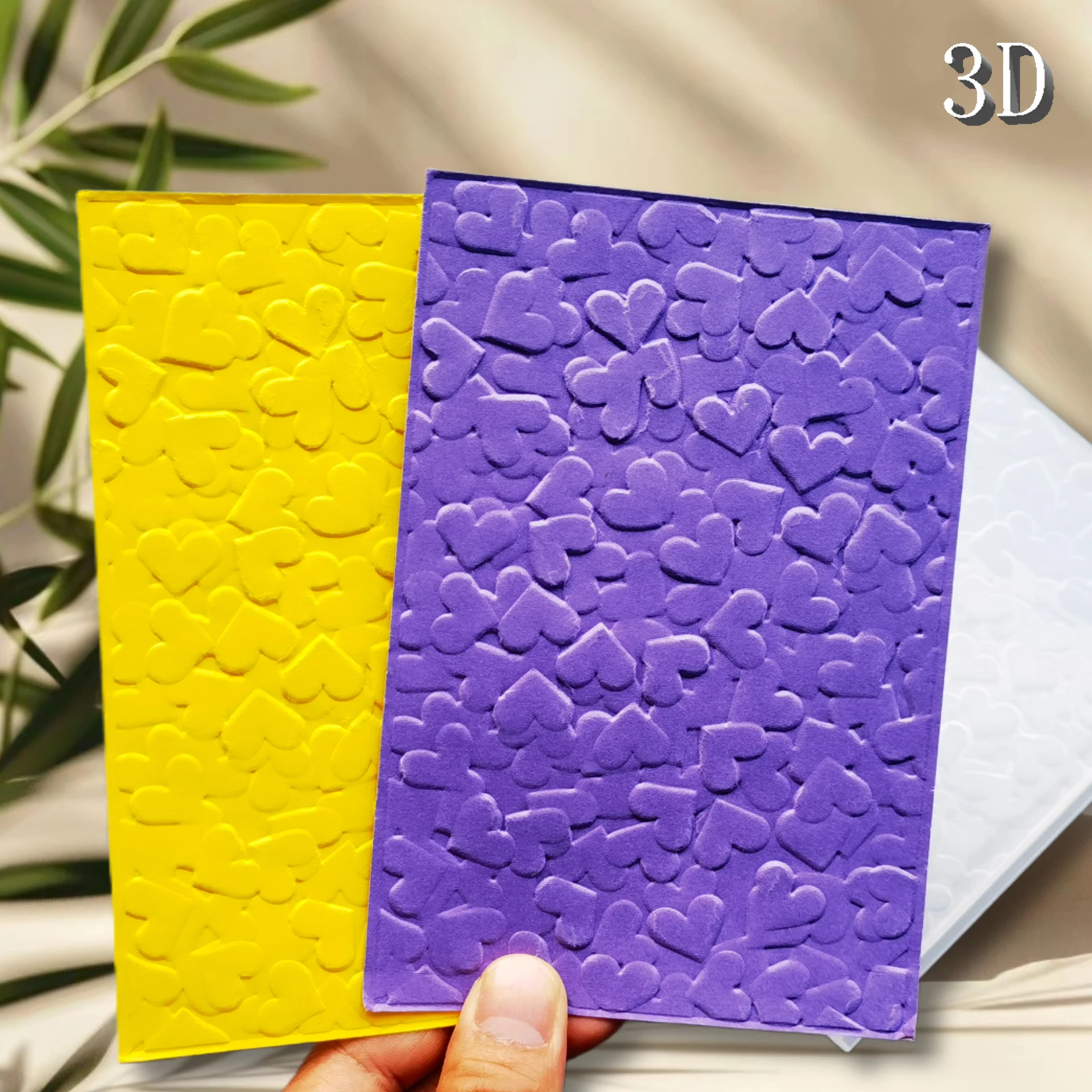 Wird für die Kartenherstellung verwendet. 3D-geprägter Ordner aus Kunststoff mit Elementmuster und Herz – langlebiger, strukturierter geprägter Ordner, Image