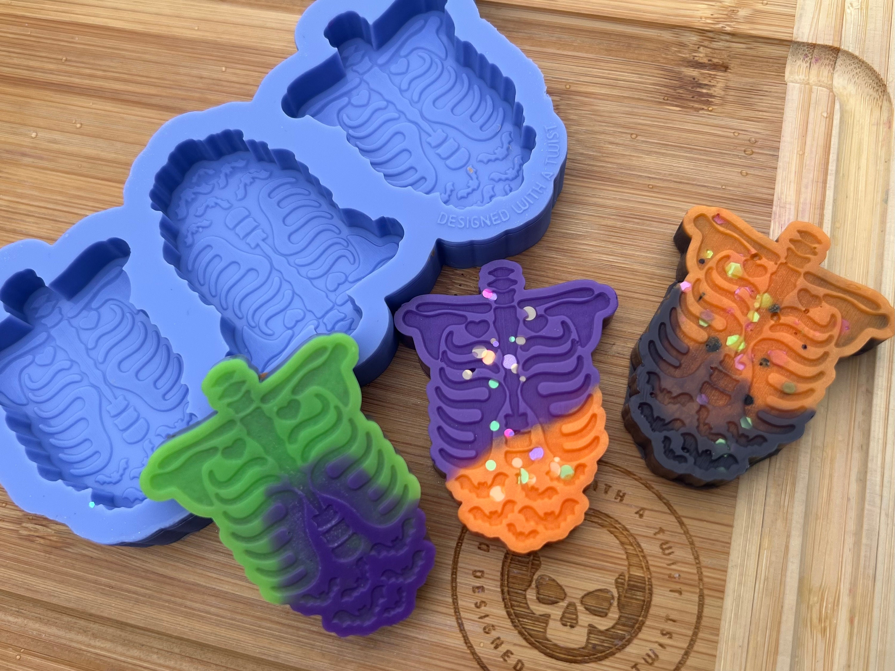 Stampo in silicone per cera fusa a forma di gabbia toracica. Stampo in silicone per cera fusa. Stampo in silicone per Halloween. Stampo in silicone pe