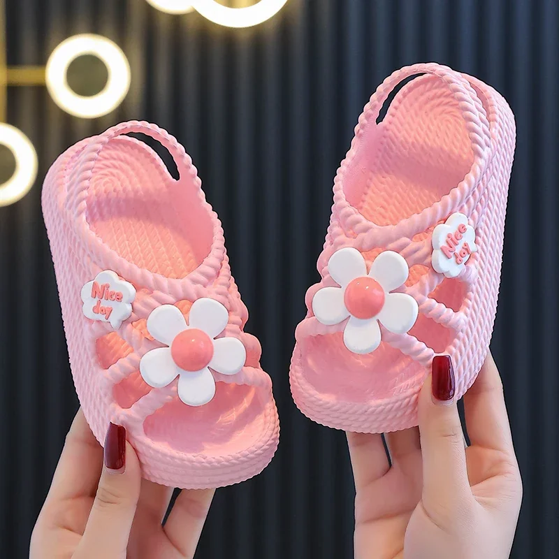 Neue Kinder-Hausschuhe Sommer Mädchen und Jungen Badezimmer Zuhause Rutschfeste Strandschuhe Weichsohlige Baby-Sandalen Image