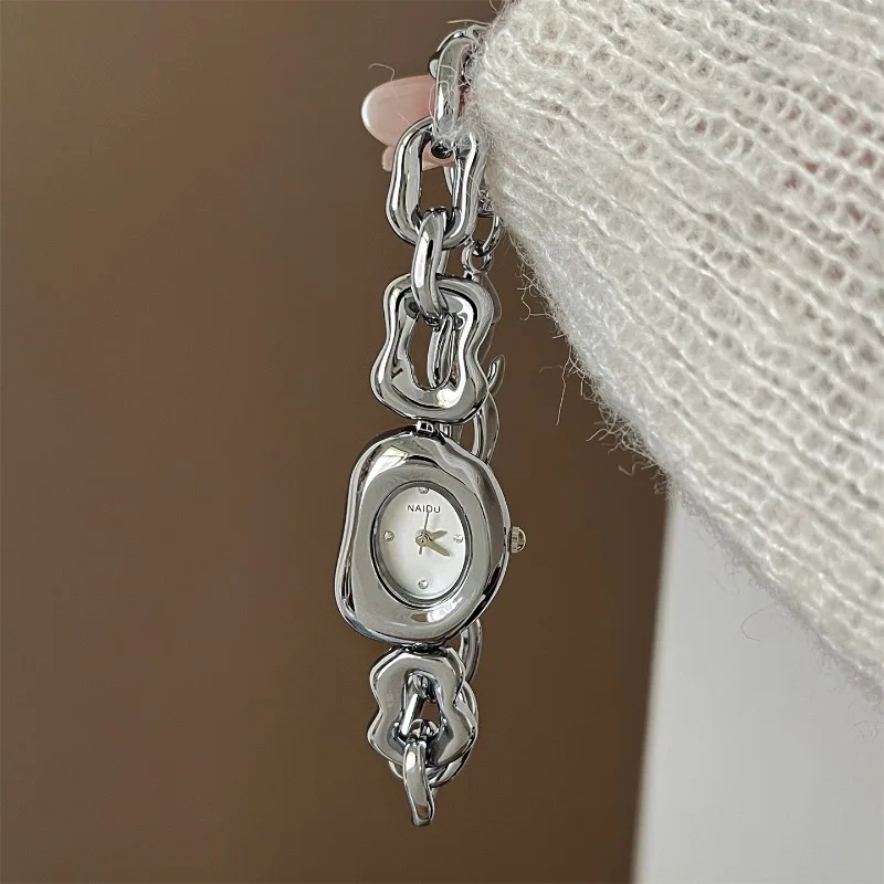 Unregelmäßige Armbanduhr für Damen Gold Retro Quarzuhr Mode Punk Armbanduhren Relojes Para Mujer Luxus Geschenkuhren