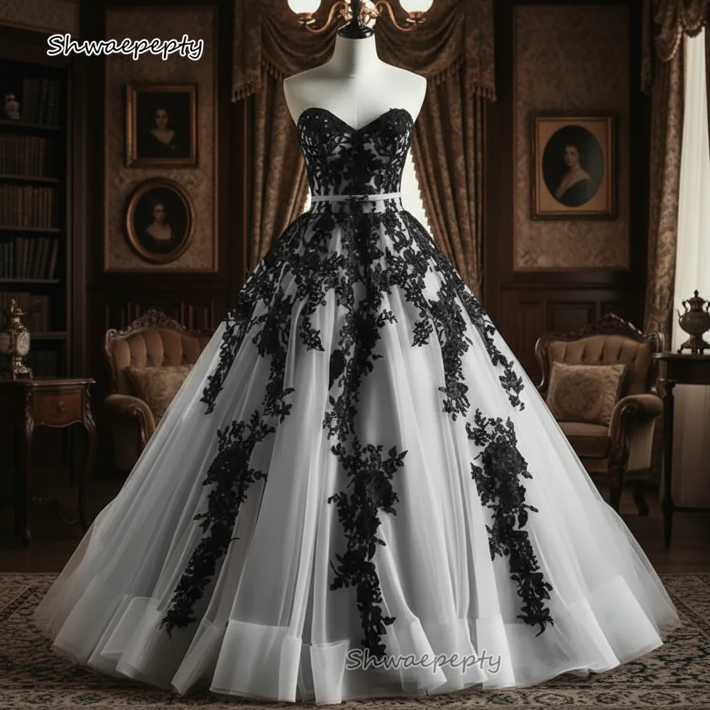 Schwarz-weiße Brautkleider mit floralen Spitzenapplikationen, ärmellos, A-Linie, lang, Retro-Gothic-Brautkleider, individuell gestaltet