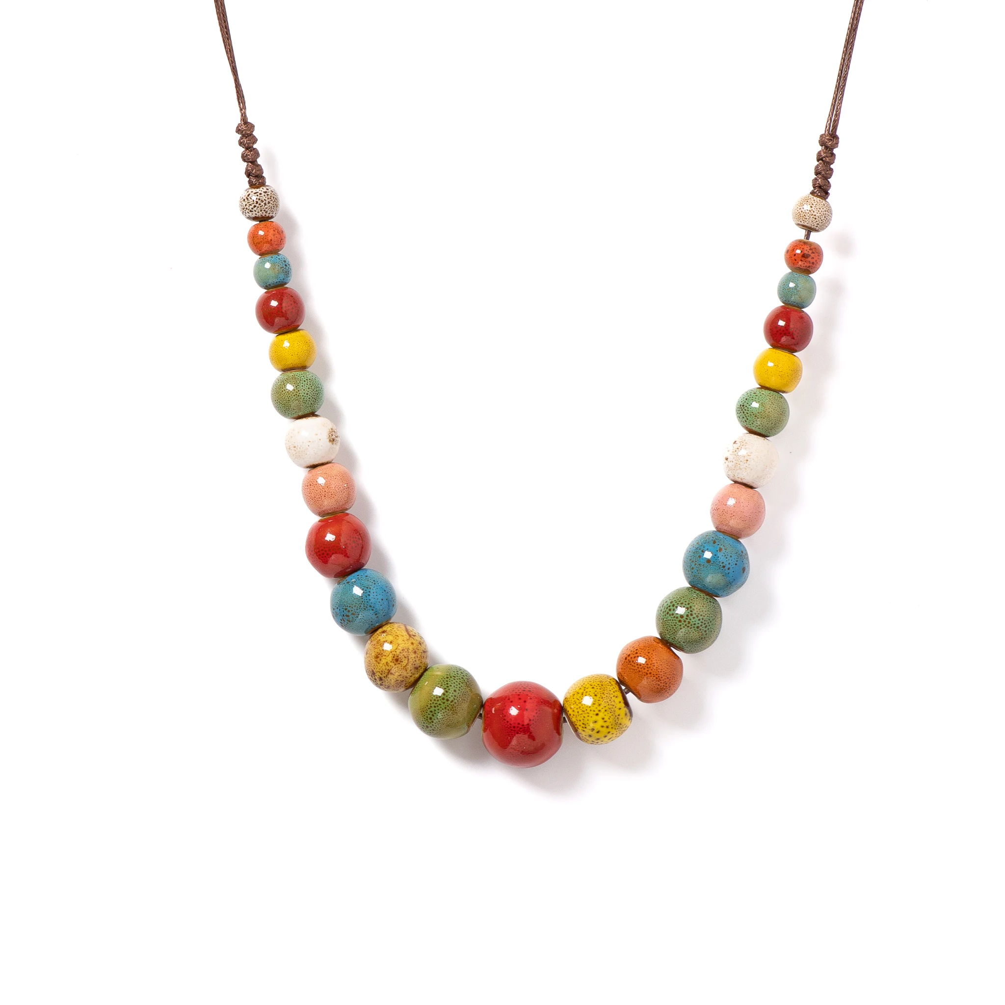 Mehrfarbige handgefertigte Keramik-Halskette, verstellbar 40–80 cm, böhmischer Perlenschmuck mit 18 mm Perlen für Schichten und Festivals 1128 Image