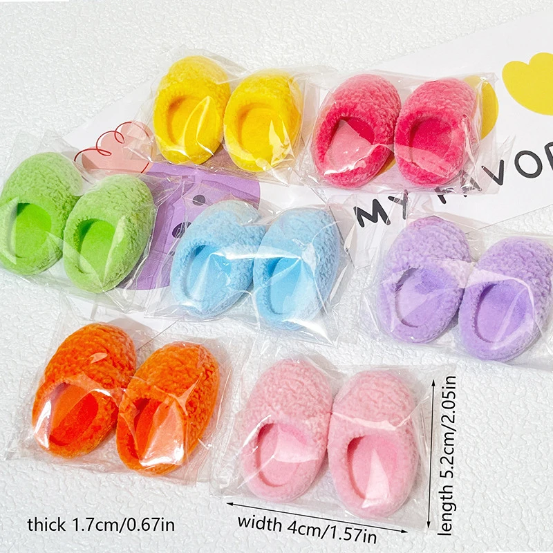 1 paar 1/12 Puppenhaus Simulierte Beflockte Hausschuhe Modell Miniatur Plüsch Hausschuhe Schuhe Puppe Dress Up Decor Zubehör Zufällig