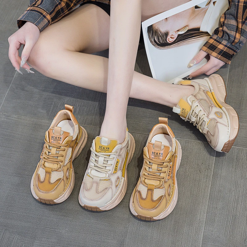 Beige-gelbe Colorblock-Plateau-Sneaker mit atmungsaktivem Mesh-Obermaterial, weicher gepolsterter Sohle, lässige Dad-Schuhe für den täglichen Gebrauch.