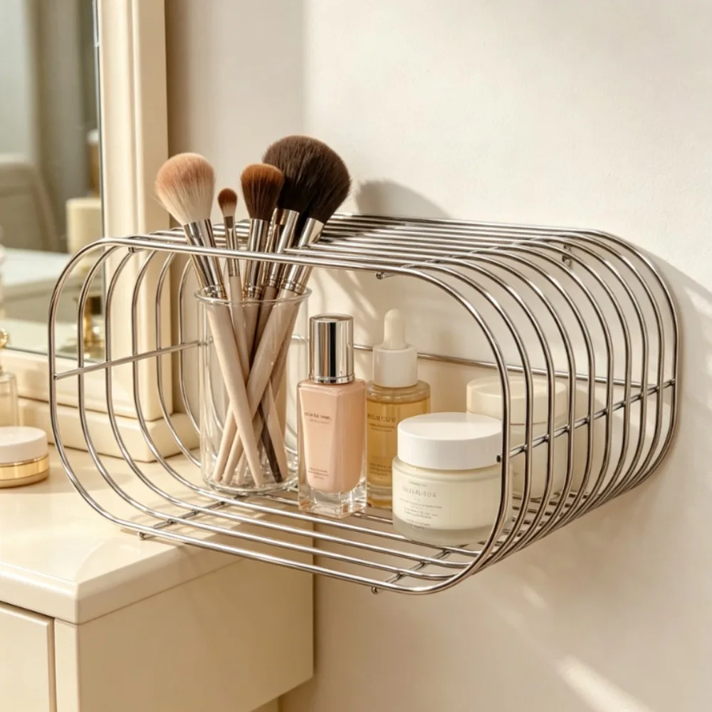 Moderner minimalistischer Beistelltisch aus Eisen mit Ablagefläche, eleganter silberner Akzenttisch für Wohnzimmer und Heimdekoration Image