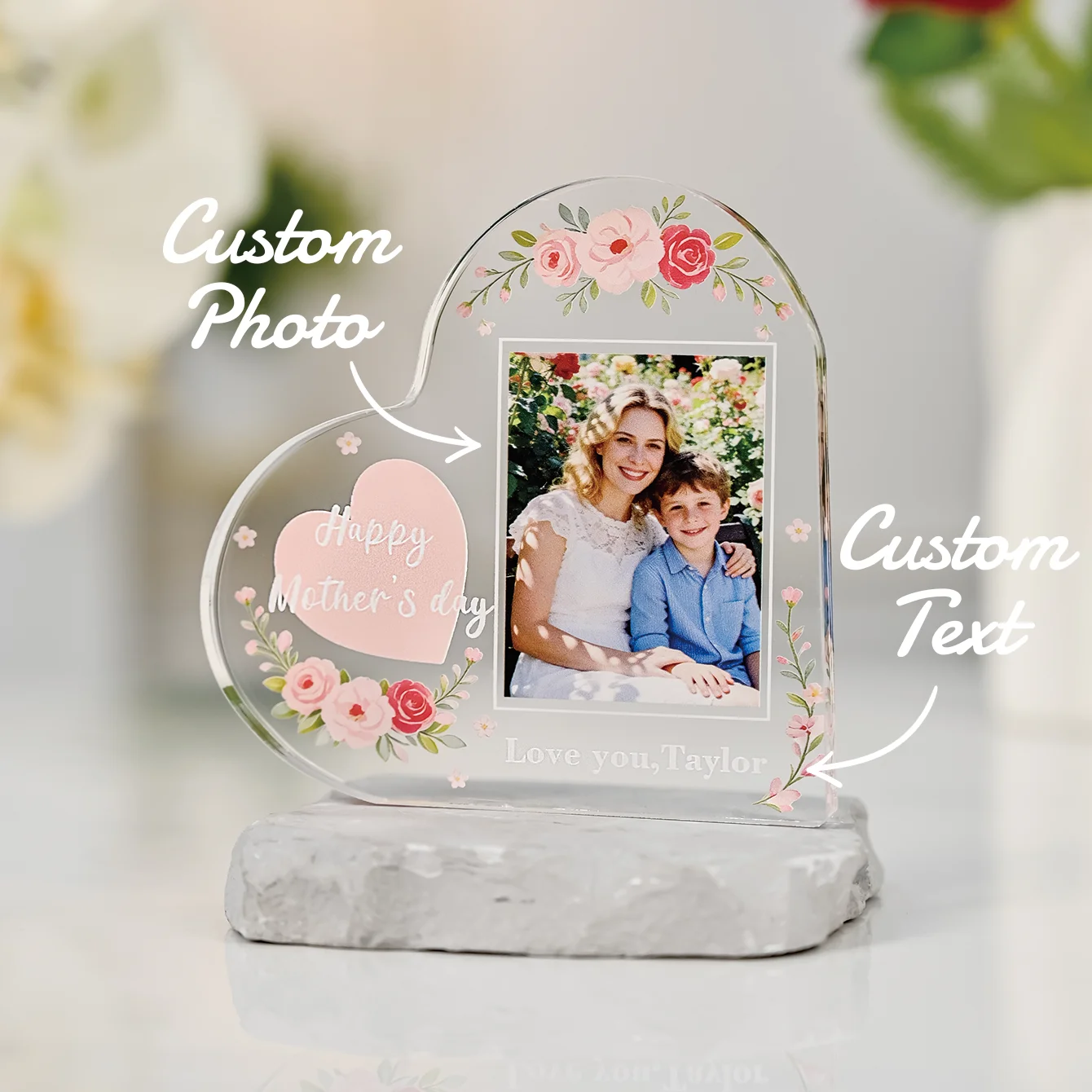 Personalisierte Acryl-Namensschilder in Herzform. Personalisierte Fototexte, Festgeschenke, Gedenkdekorationen, Haushaltsartikel. Image