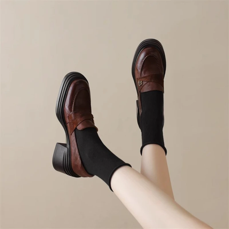 2025 neue frauen Müßiggänger Frühling Herbst Retro Kleid Leder Schuhe Mode Damen Kausalen Mary Jane Schuhe Neue Frauen High Heel schuhe