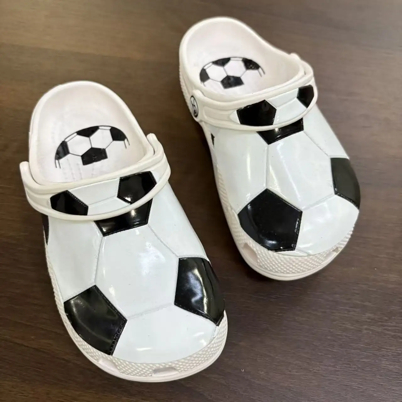 Nuove Scarpe da Spiaggia Estive con Stampa Calcio, Ciabatte e Sandali per Bambini, Scarpe da Esterno per il Tempo Libero in EVA Antiscivolo, Resistenti all'Usura e Traspiranti