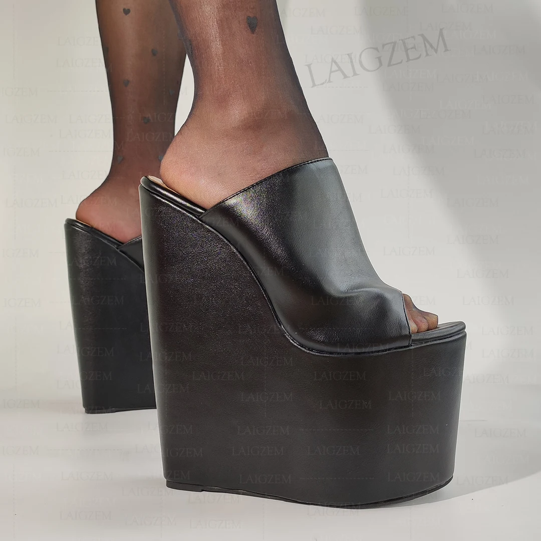 LAIGZEM Frauen Pumpen 22 CM Super High Heels Keile Peep Toe Maultiere Höhe Erhöhen Damen Club Schuhe Frau Große Größe 38 41 44 48