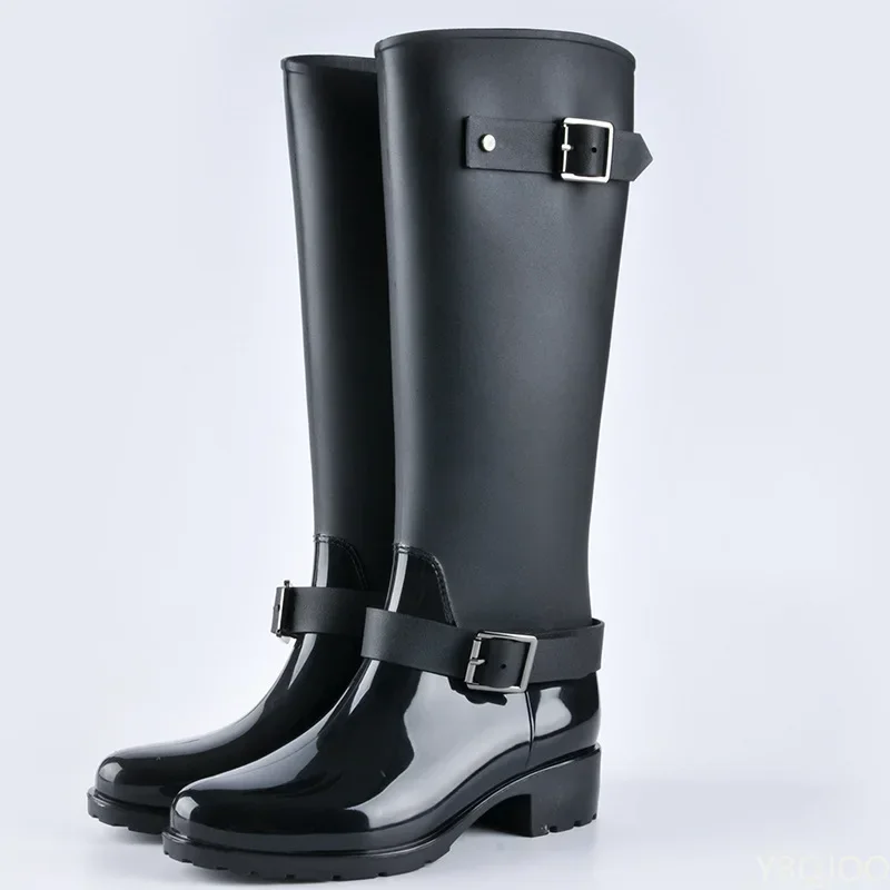 Punk Stil Zipper Hohe Stiefel frauen Reine Farbe Regen Stiefel Outdoor Gummi Wasser schuhe Für Weibliche 36-41 plus größe