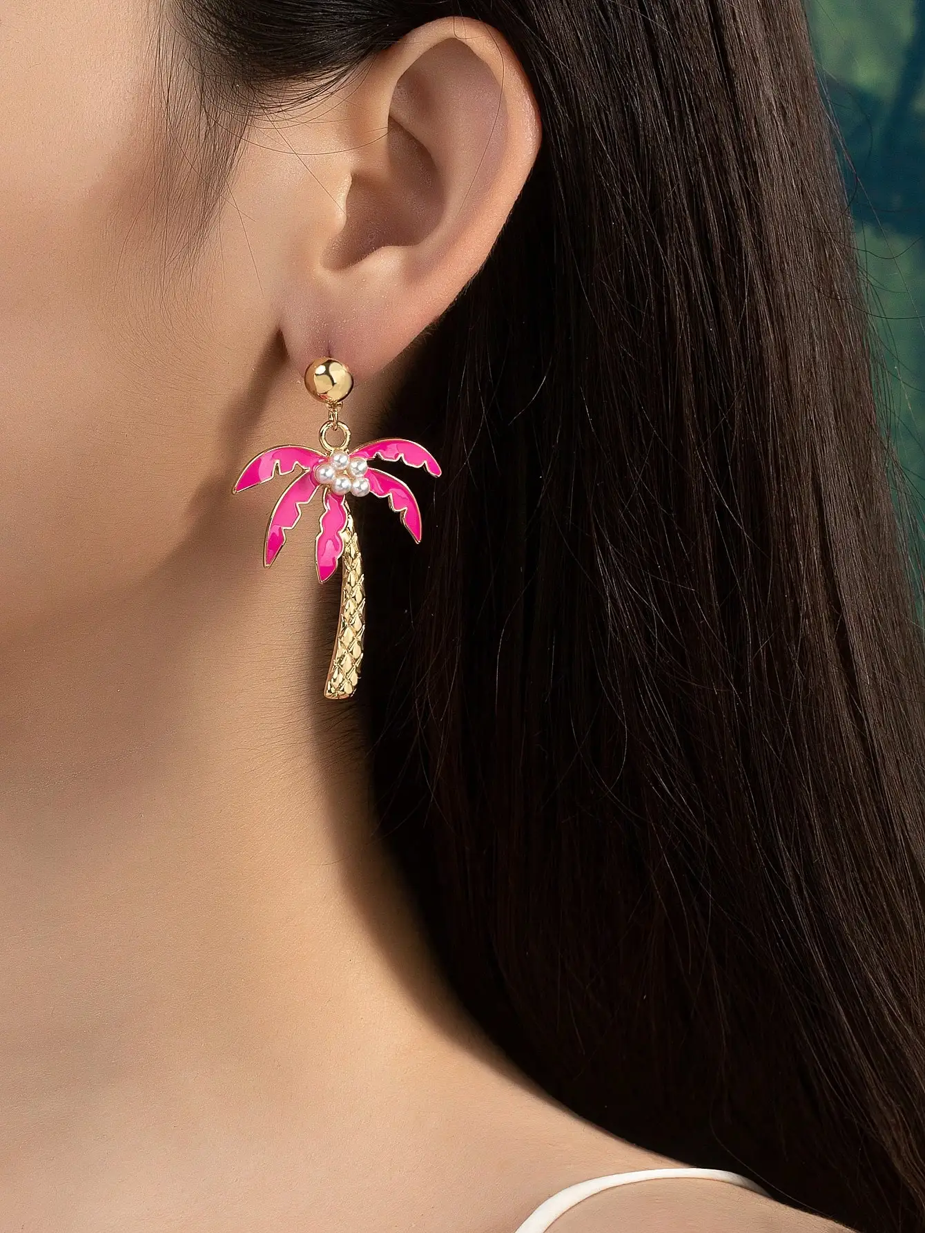 Ein Paar trendige, lässige Mode-Ohrringe mit Kokospalmen-Motiv für den Strandurlaub für Damen Image