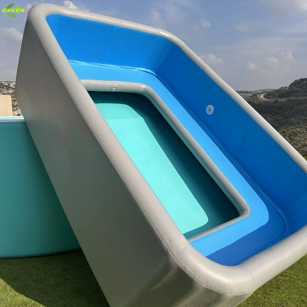 Aufblasbarer Pool mit Sitzgelegenheit