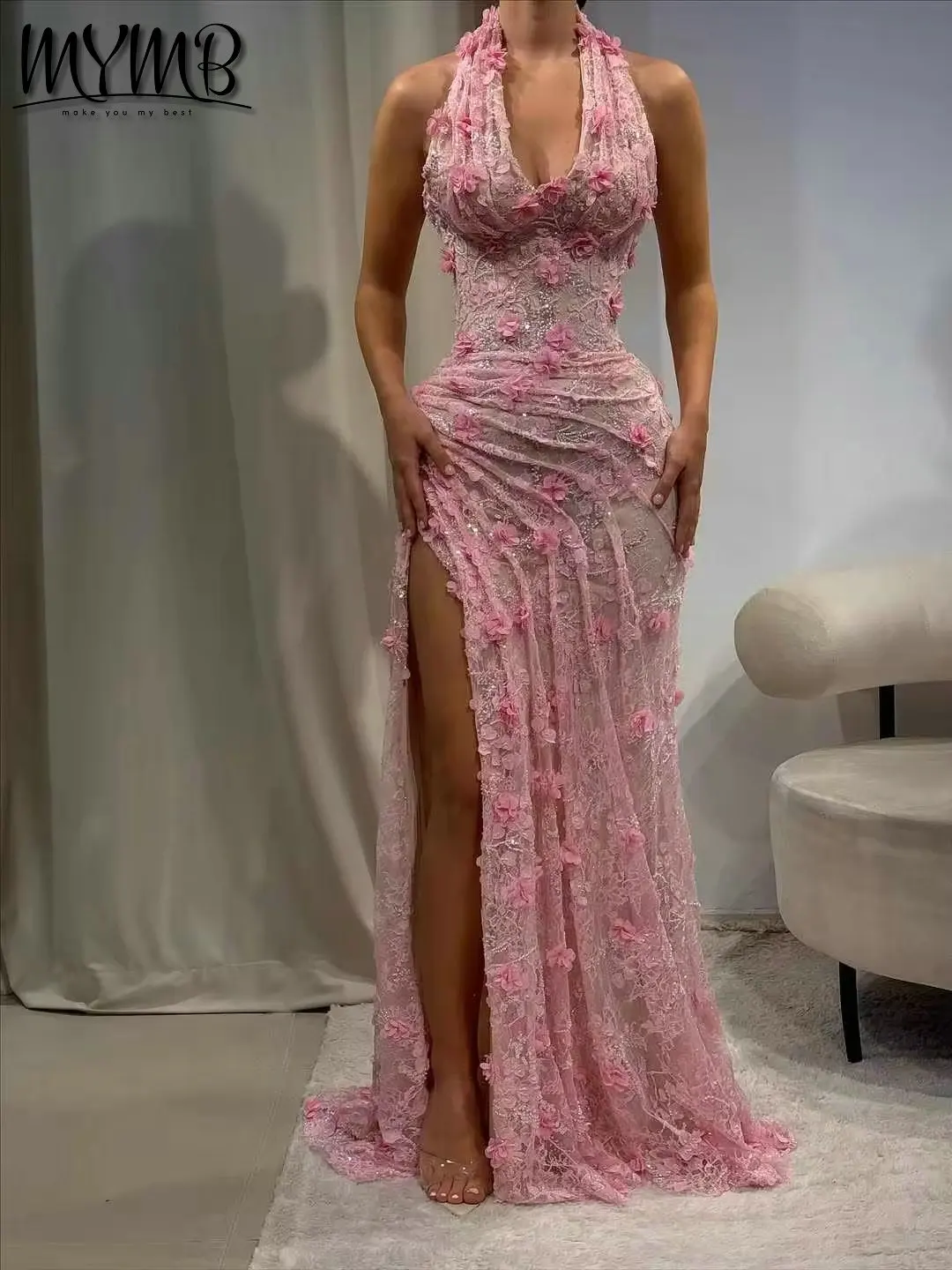 MYMB Elegantes Rosa Neckholder-Abendkleid 2026 Luxuriöse 3D-Blumen-Spitzenapplikationen Meerjungfrau-Ballkleid mit Hohem Seitenschlitz Sexy Partykleid MD50109