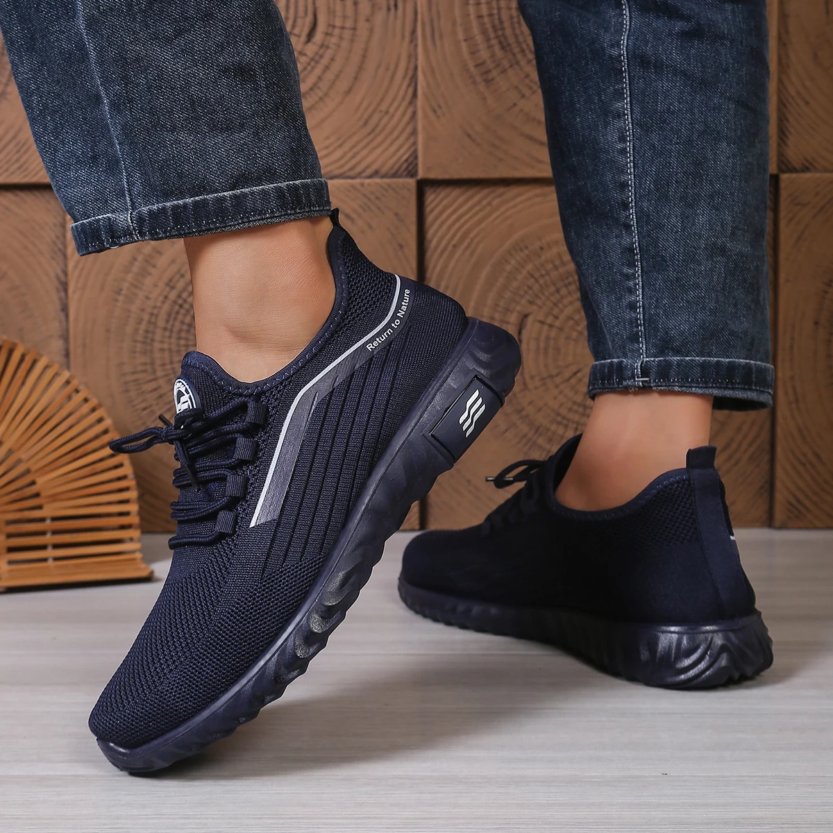 Sommerliche Sportschuhe für Senioren und Menschen mittleren Alters, lässige und vielseitige Fly-Knit-Mesh-Schuhe im Dad-Style, Herrenschuhe