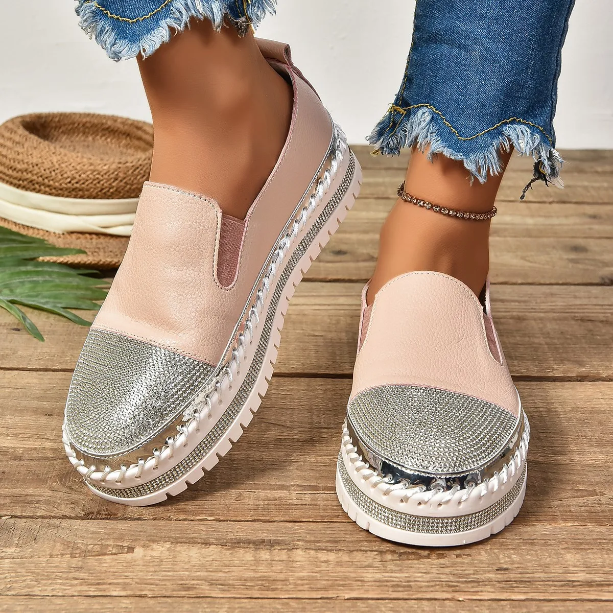 Le Fu Shoes Europäische und amerikanische neue Lazy-Schuhe mit dicken Sohlen für Damen, weiße Schuhe, Damen-Wasserdiamant-Einzelschuhe mit flachem Boden