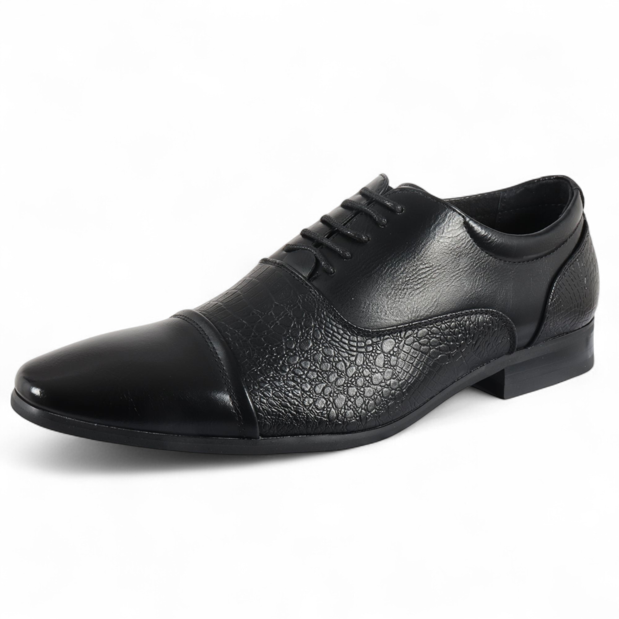 Klassische Herrenschuhe im Brogue-Stil mit Schnürung in Schwarz