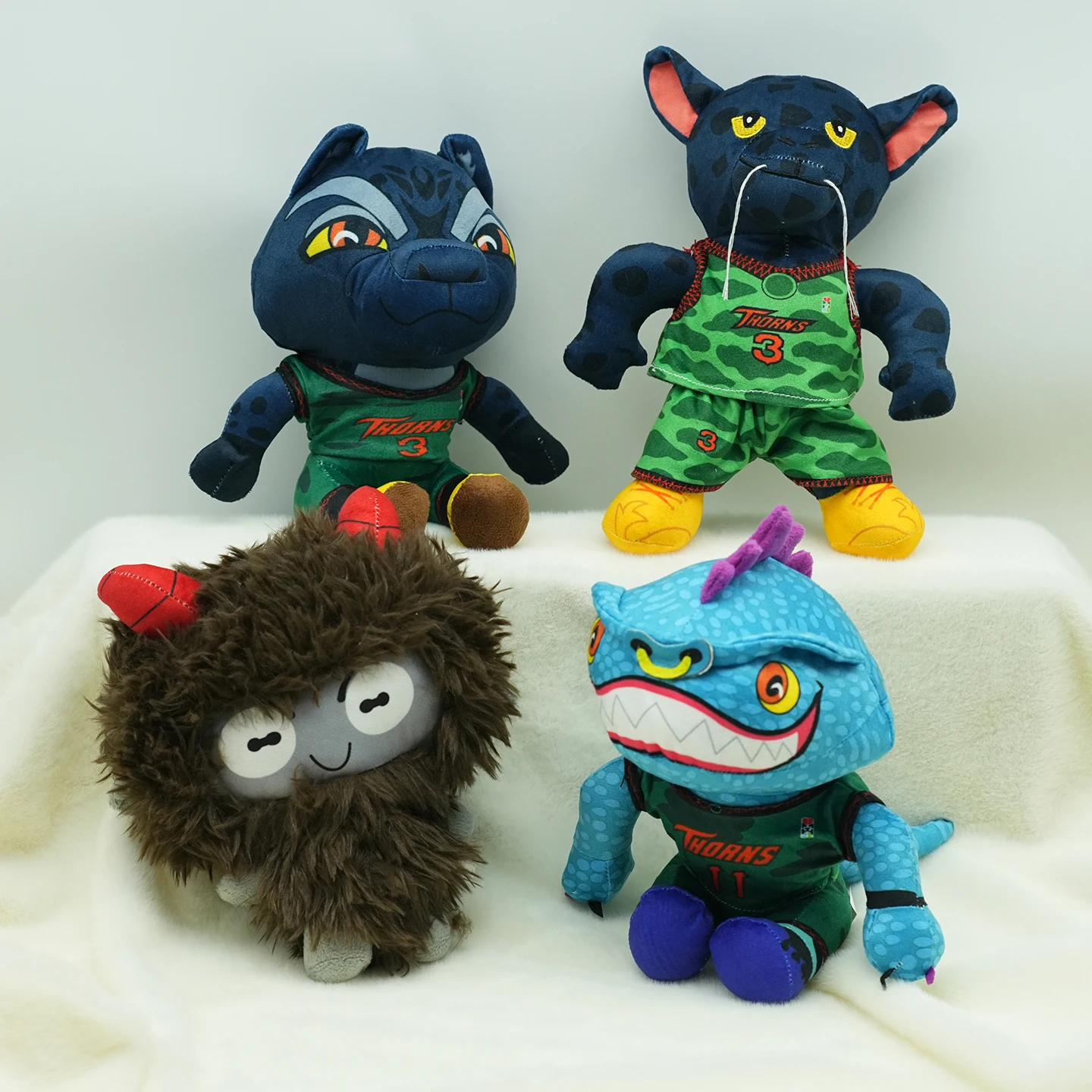 Yanqing Neue Ziegen-Plüschtiere Niedliche Ziegen-Cartoon-Figuren Coole Schwarze Tierpuppen Film-Plüschpuppen Kindertagsgeschenke Image