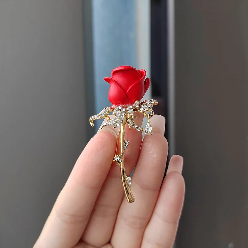 Strass Rote Rose Blume Broschen Perle Tulip Floral Brosche für Frauen Elegante Bouquet Kragen Pins Hochzeit Partei Abzeichen Schmuck