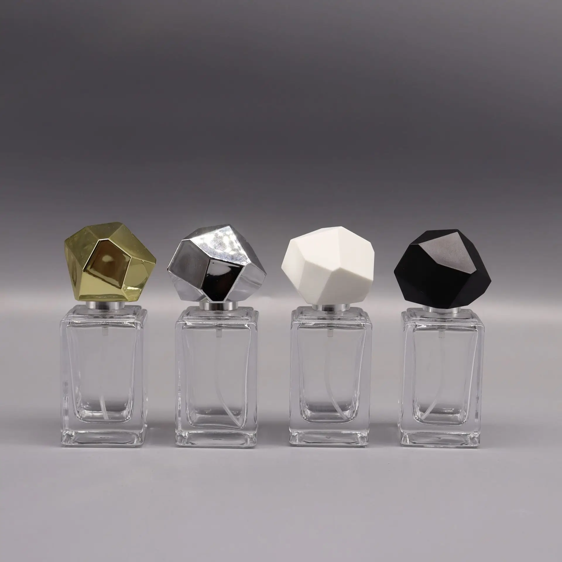 30ML Premium Parfümflasche mit Unregelmäßiger Polyeder-Form Tragbare Parfüm-Nachfüllflasche Kosmetik-Sprühflasche aus Glas Image