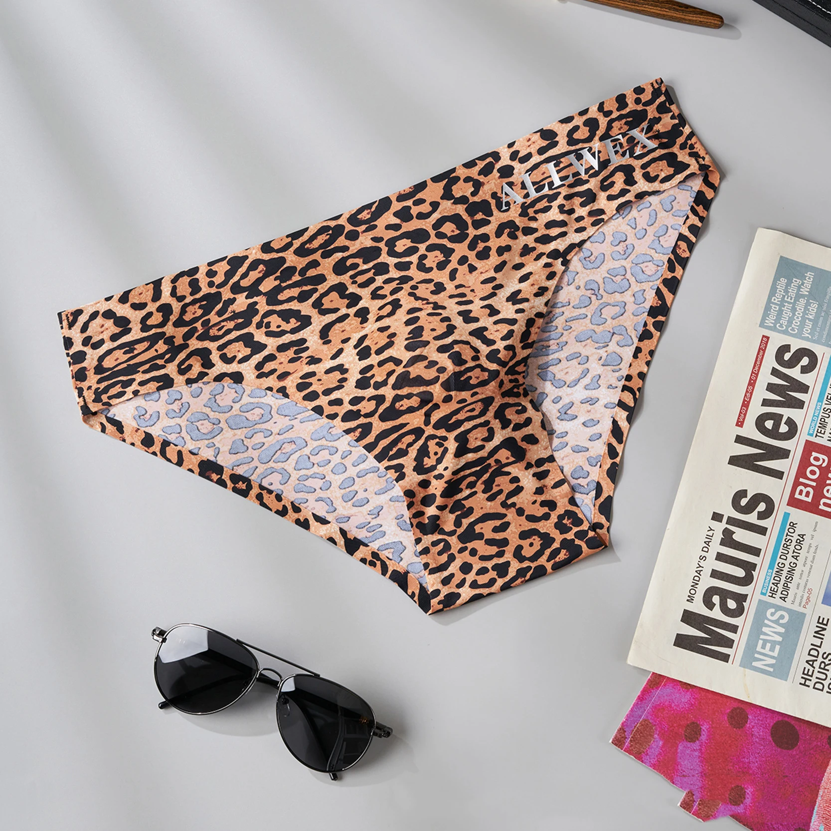 Herren-Slip aus Eisseide, Sommer, ultradünn, nahtlos, sexy Höschen, Leopardenmuster, schnell trocknend, atmungsaktiv, Unterwäsche, 3D-Beutel-Unterhose Image