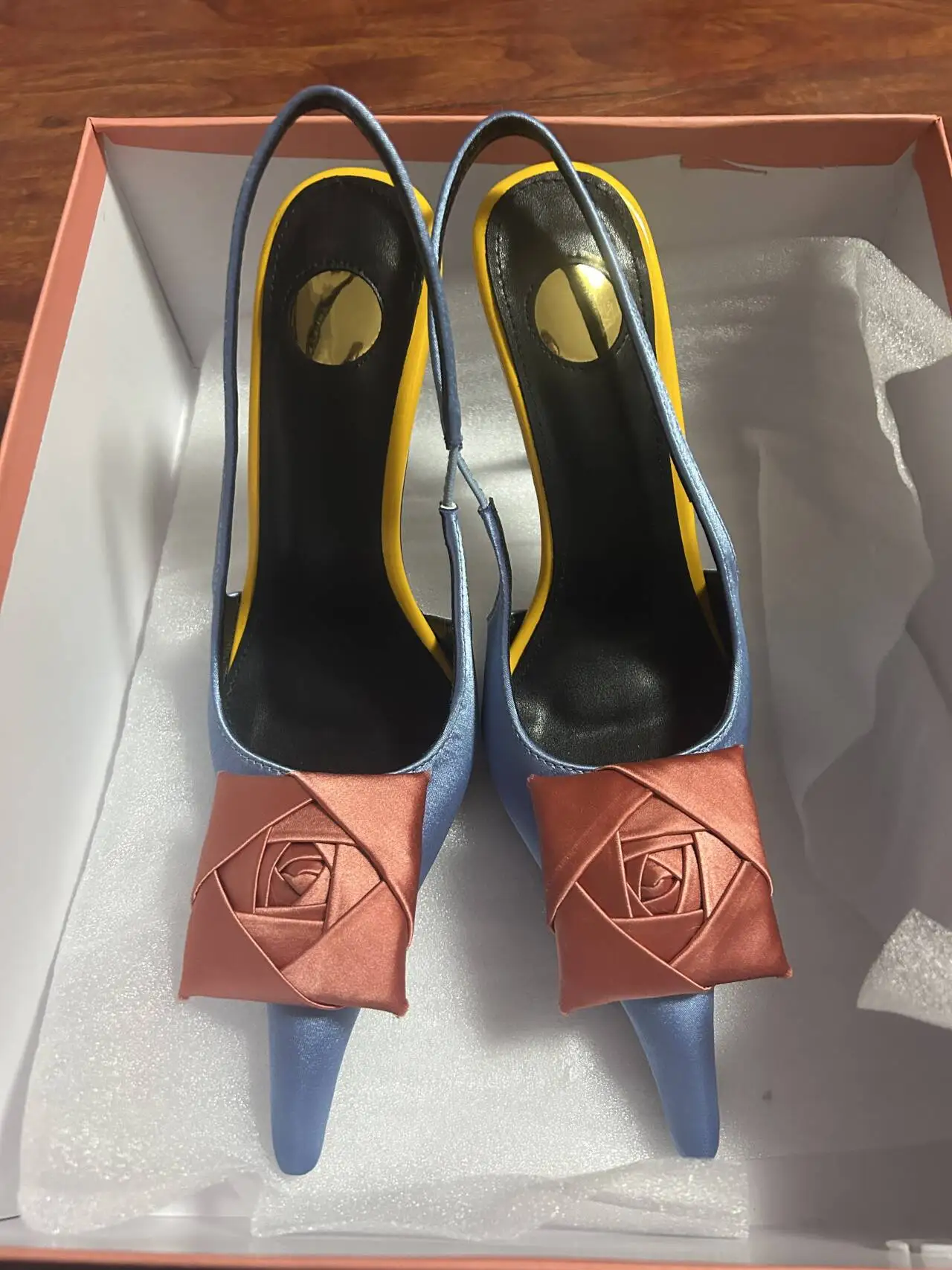 Frühlings- und Sommer-Damensandalen mit Spitzer Spitze und Dünnem Absatz, Übergrößen Modische und Sexy Blumen-Hochzeitsparty-Sandalen Image
