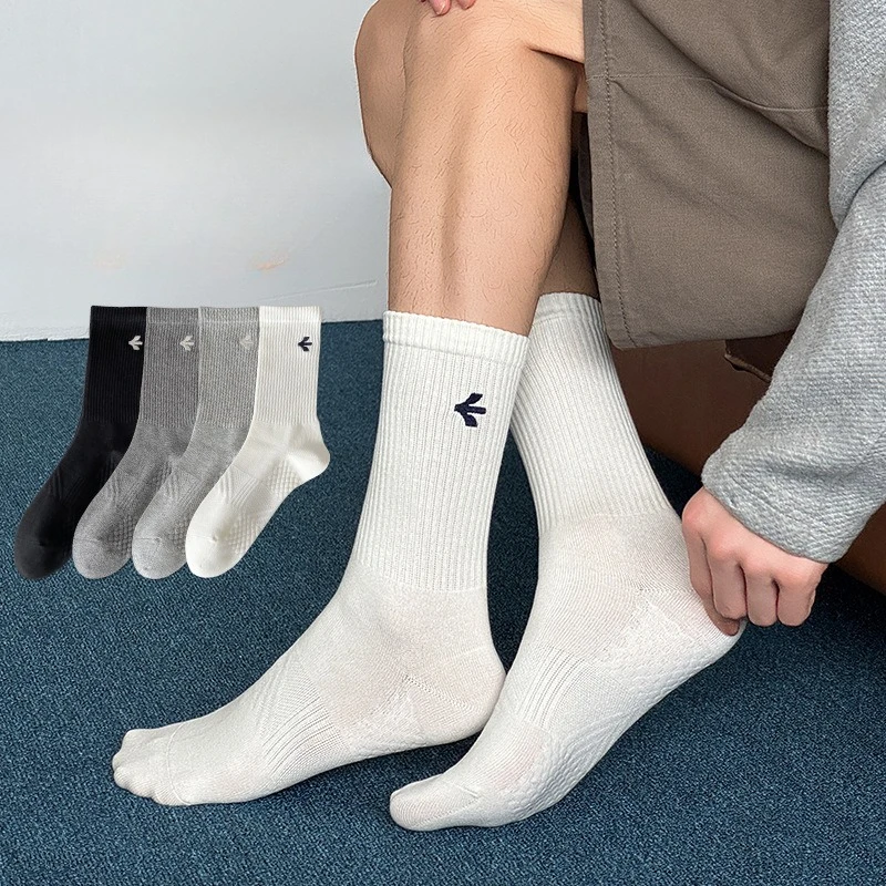 4 paar Männer Socken Neue Herbst Einfache Feste Farbe Casual Sport Socken Mann Atem Schweiß Absorbieren Elastische Stickerei Lange Socken Image