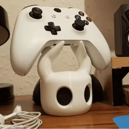 Universal Gaming Controller Stand For PS5, Xbox, Switch & Steam Deck white