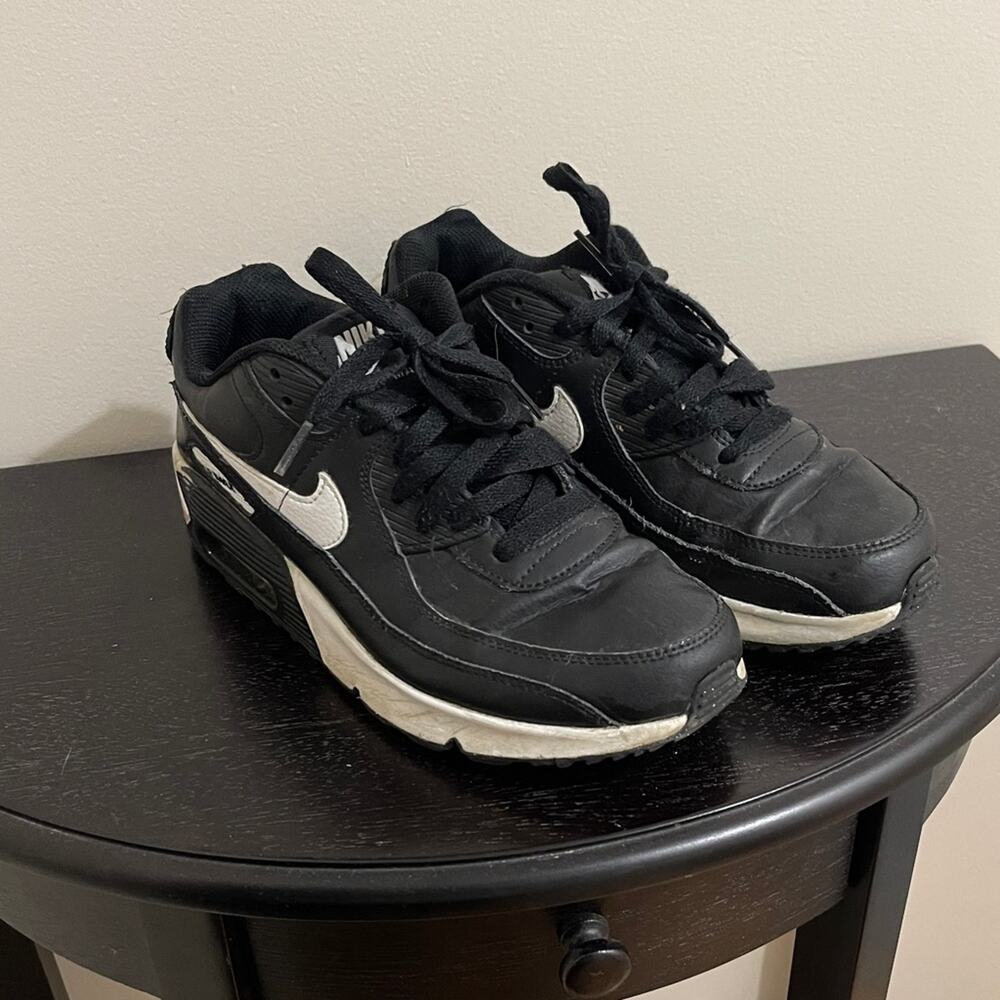 Nike Shoes | Big Kids' Nike Air Max 90 Casual Shoes Size 6 Womans 7.5 Black White | Color: Black/White | Size: Women’s Size 7.5 Big Kids 6