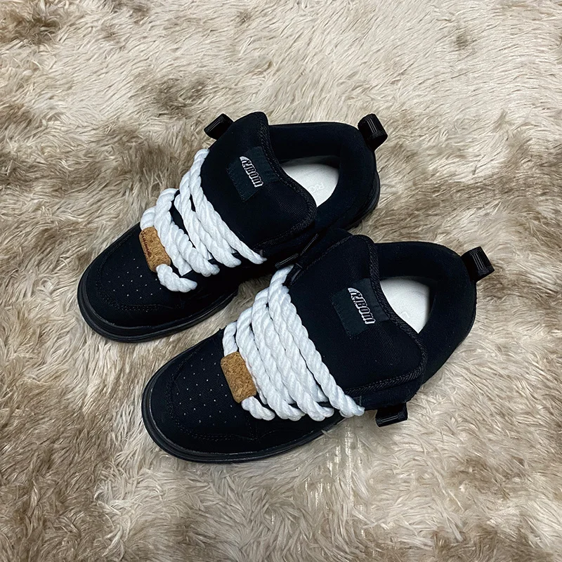 Neue schwarze Loafer mit dicker Zehenkappe für Herbst und Winter, große Größen, atmungsaktive Freizeitschuhe, bequem, rutschfest, verschleißfest, vielseitige, modische, einfarbige Canvas-Schuhe für