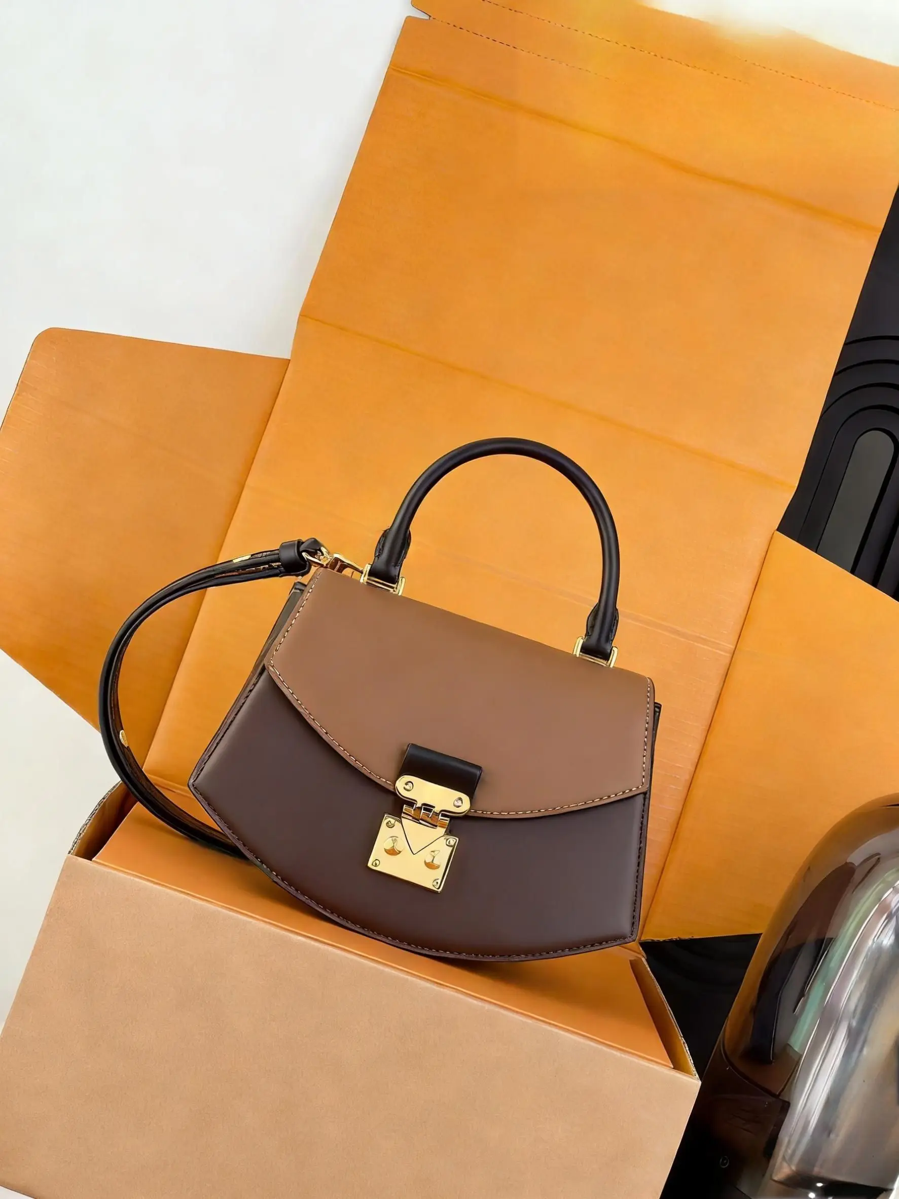 Lässige, schlichte, elegante Wickeltasche aus Leder für Damen, große Kapazität, strukturiert, originell, Retro, Premium-Wickeltasche