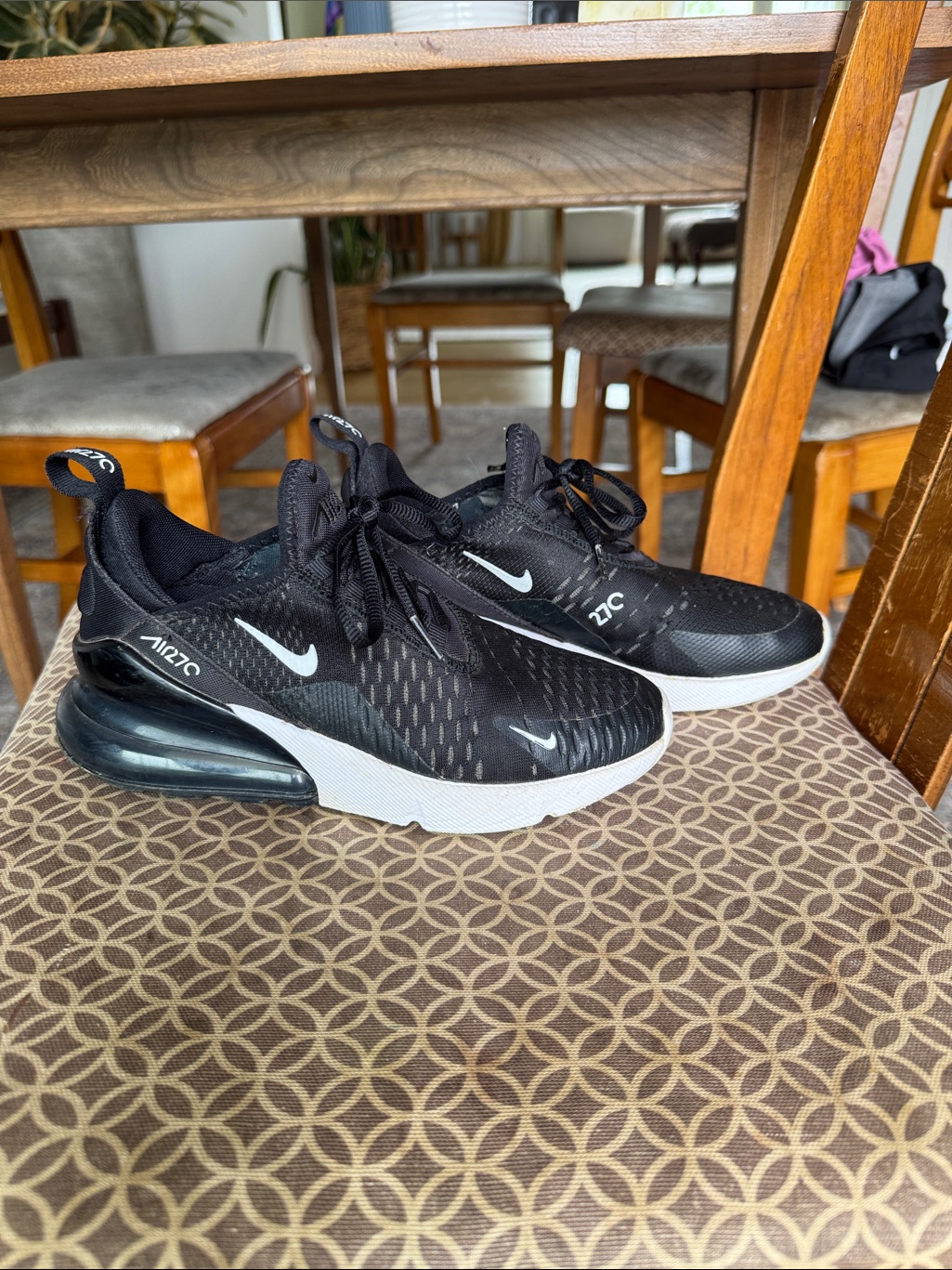 Nike Shoes | Black Nike 270’s - Brand:Nike | Color: Black/White | Size: 4g