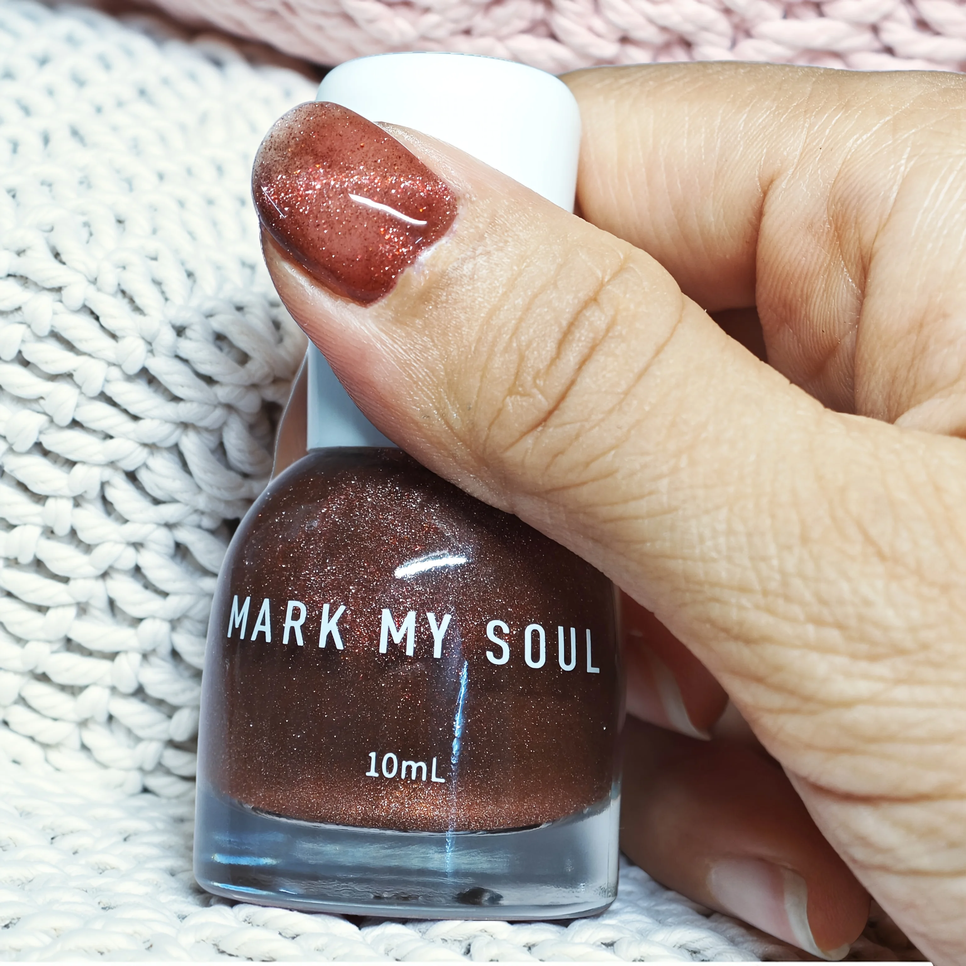 S56 Matchless 10 ml No Bake Cat Eye Nagellack mit schwarzem Tee als Hauptfarbe Kirschblütenfragmente als Dekoration Image