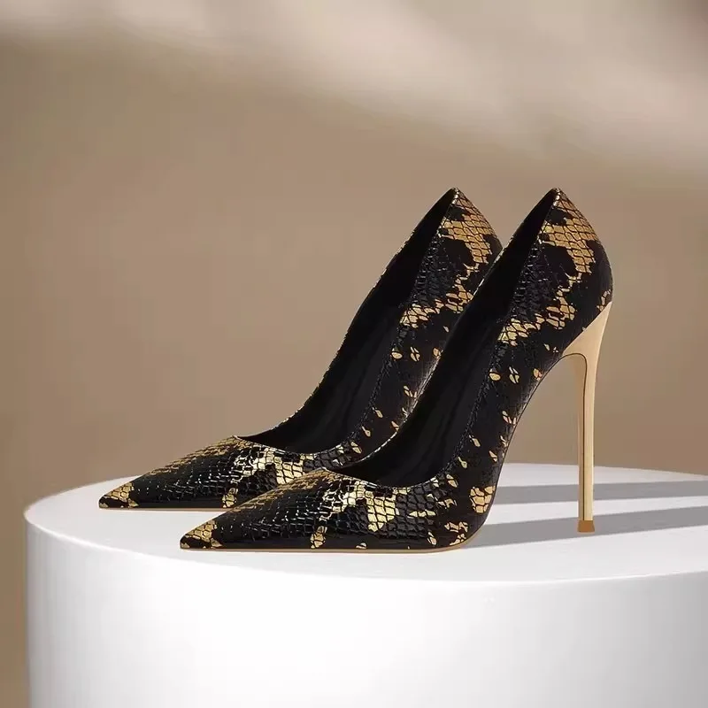 2026 NEU Europäischer und Amerikanischer Stil Damenschuhe 6-10cm Schlangenmuster Mode Spitze Zehe Schlanker Absatz für Party-Elegantes Schuhwerk