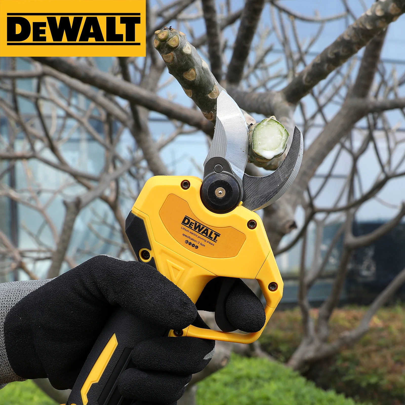 Dewalt MPP569 18V Bürstenlose Akku-Astschere: Das Ideale Werkzeug für Müheloses und Präzises Obstbaum- und Astschneiden Image