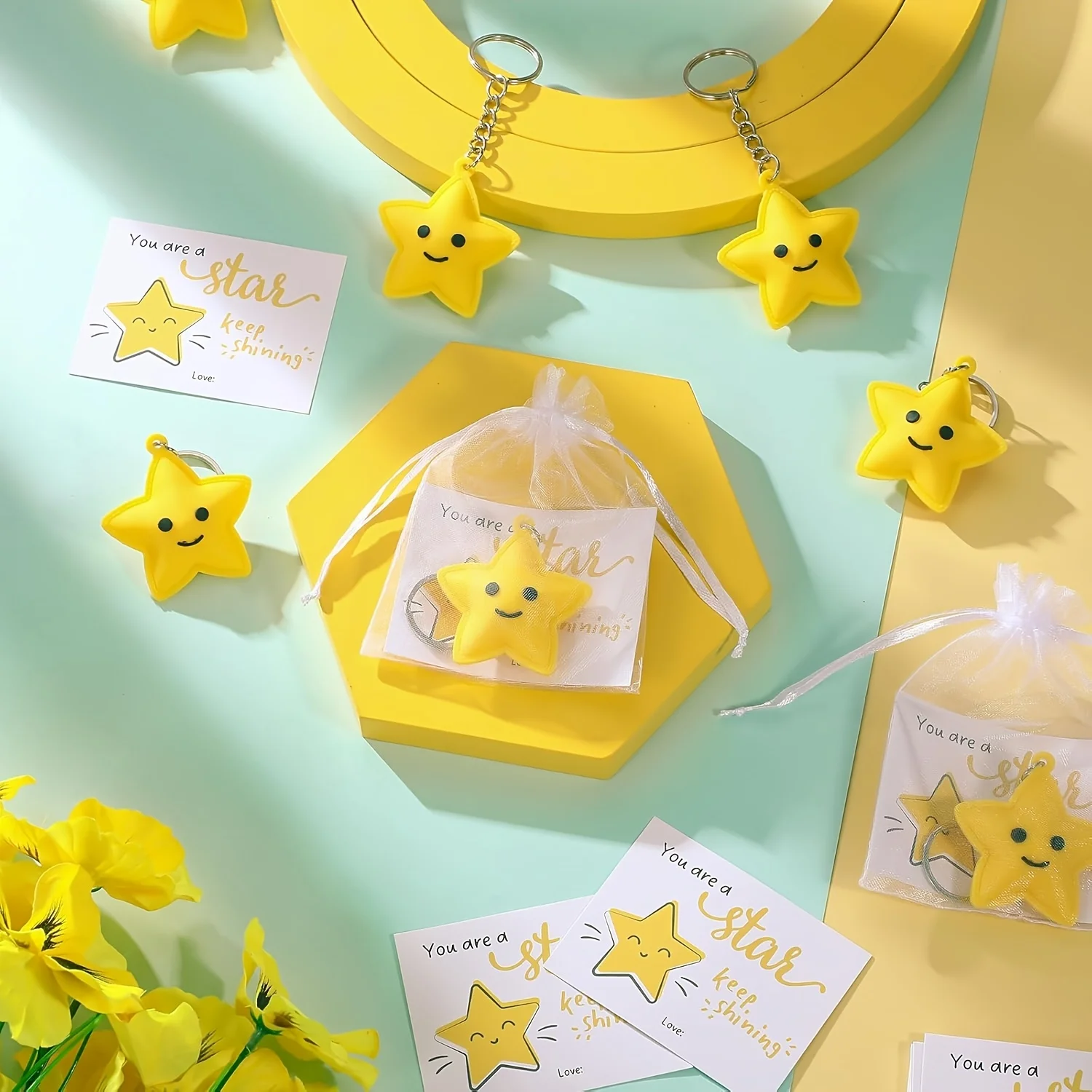10 Stück Niedliche Lächelnde Stern-Schlüsselanhänger als Dankeschön-Geschenk für Belohnungen, Partys, Geburtstage, Festivals und als Taschenanhänger aus Silikon Image