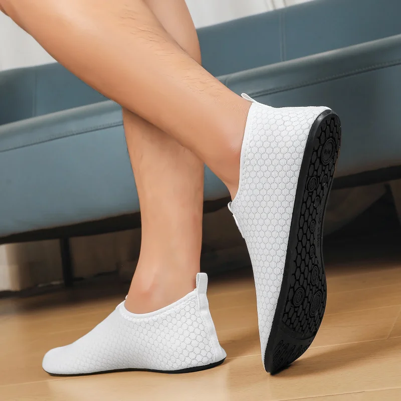Weiße, schnell trocknende Aqua-Schuhe für Herren und Damen, Wasserschuhe mit dünner Sohle, Strandsocken zum Schwimmen, Surfen, Yoga, rutschfeste, leichte Turnschuhe