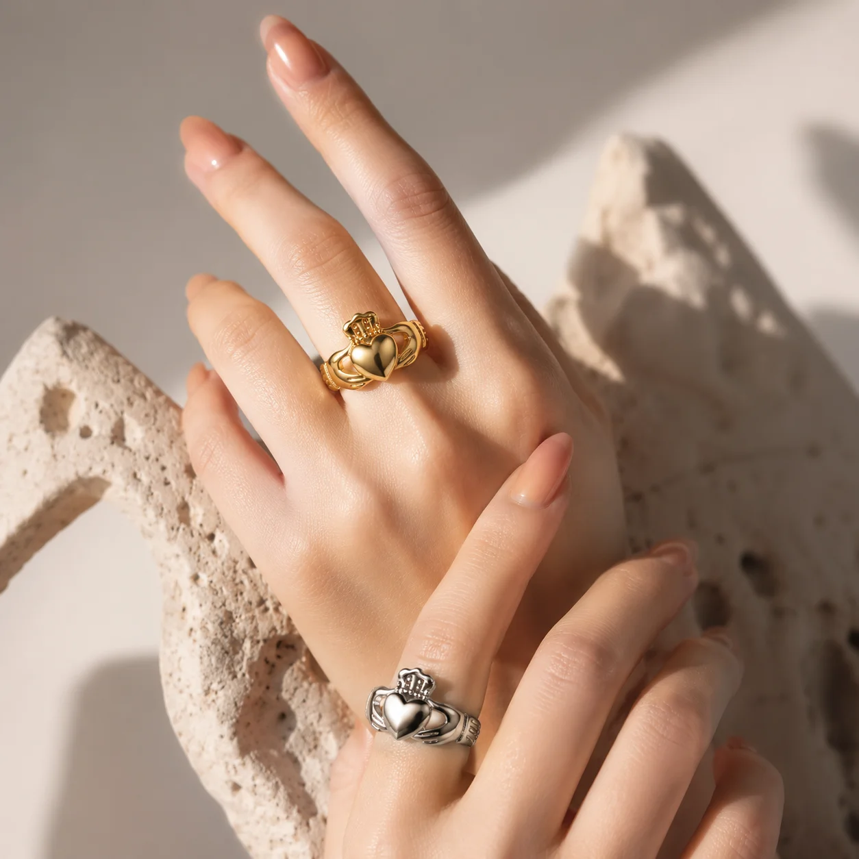 Irischer Claddagh-Ring für Frauen Gold Silberfarben Herz Krone Hände Versprechensringe Edelstahl Vintage-Schmuck Image