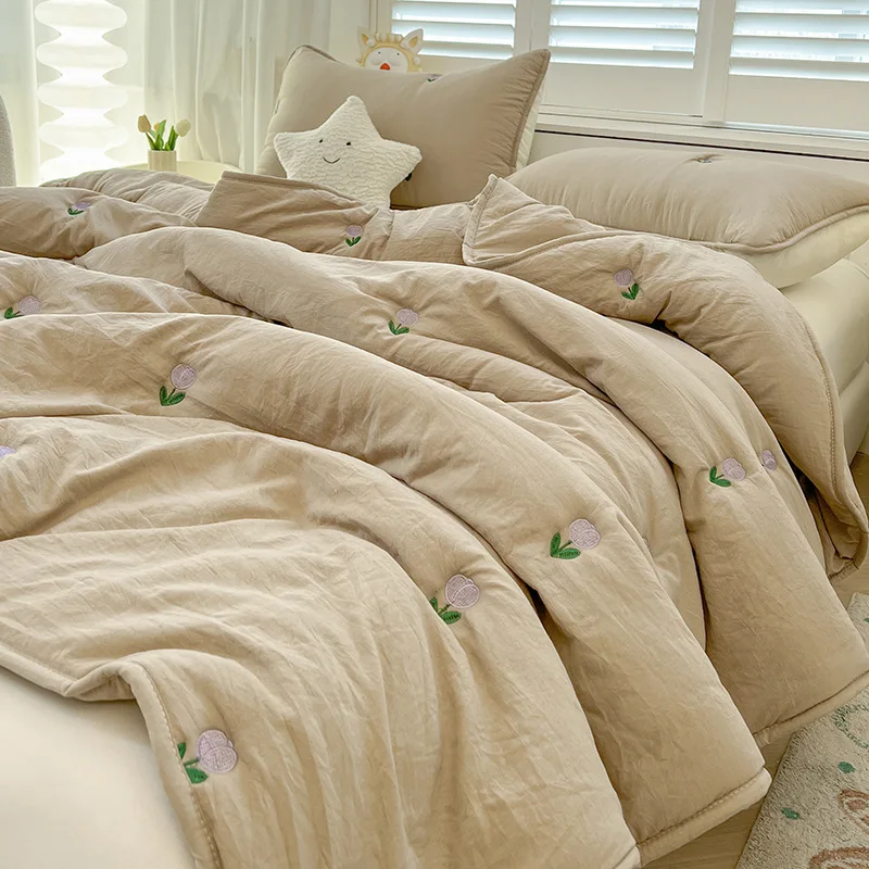 Summer new tulip embroidered summer quilt household solid color air conditioner quilt, no pillowcase