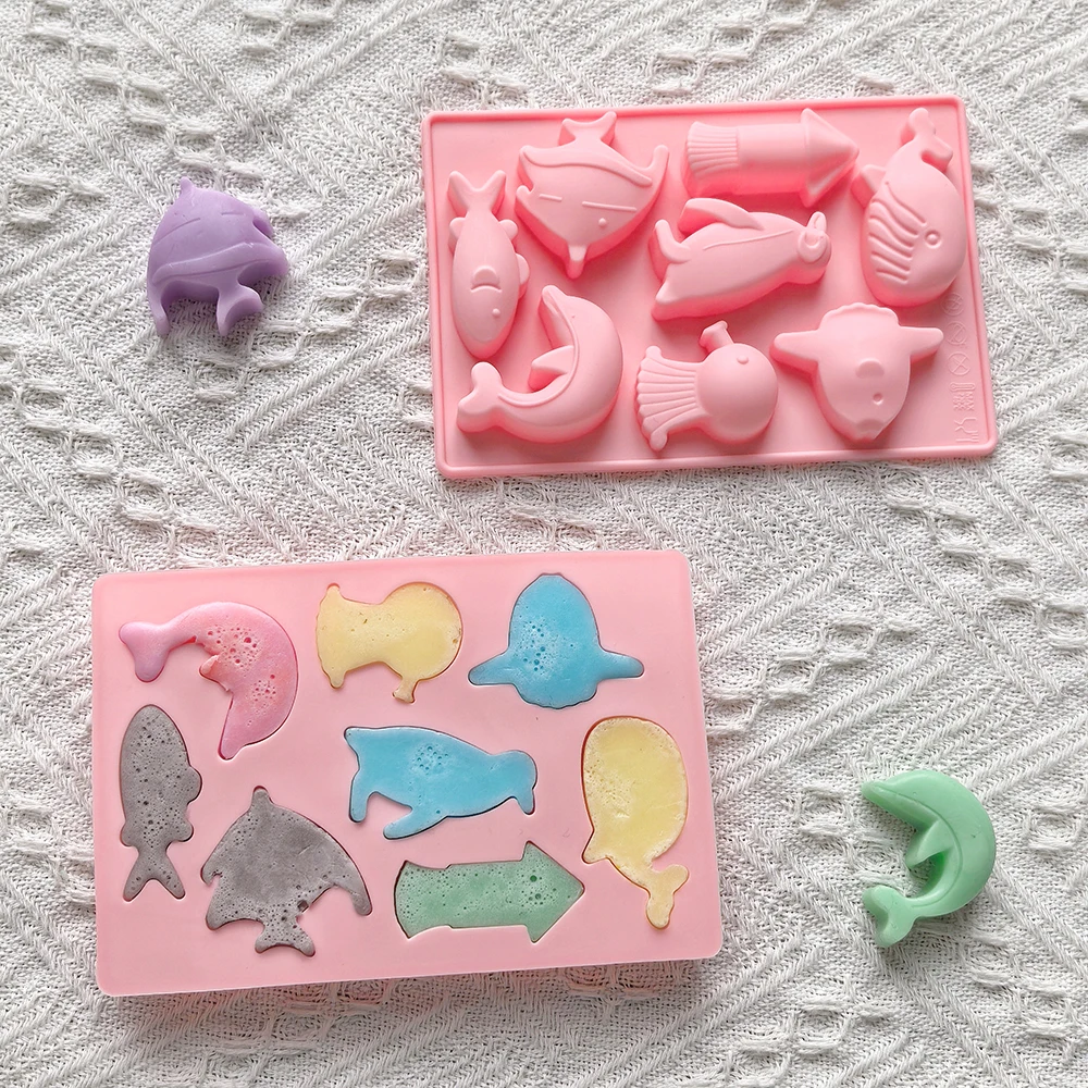 1 Stück 8-fach gefärbte Silikon-Backform in Form eines Meeresfisches, geeignet für Gummibärchen, DIY-Schokolade, Süßigkeiten, Kuchendekoration und Backwerkzeuge. Image