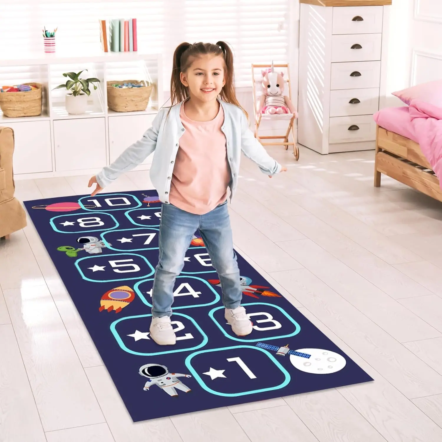 Weltraum-Hüpfspiel-Teppich für Kinder mit Zahlen & Weltraum-Motiv, Rutschfester, Waschbarer, Fleckresistenter Spielteppich für Kinderzimmer und Schlafzimmer Image