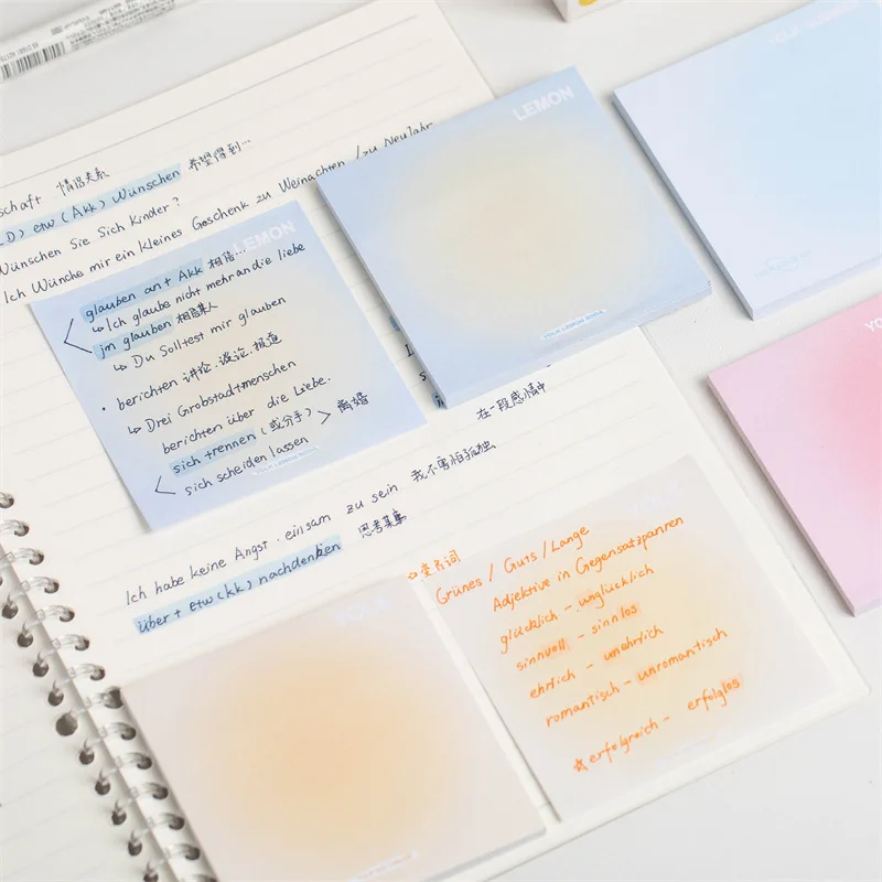 Allmählicher Farbnotizen. Schüler verwenden farbige Notizen zum Aufkleben. Hochwertige dekorative Handbücher. Niedliche Schreibwaren Image