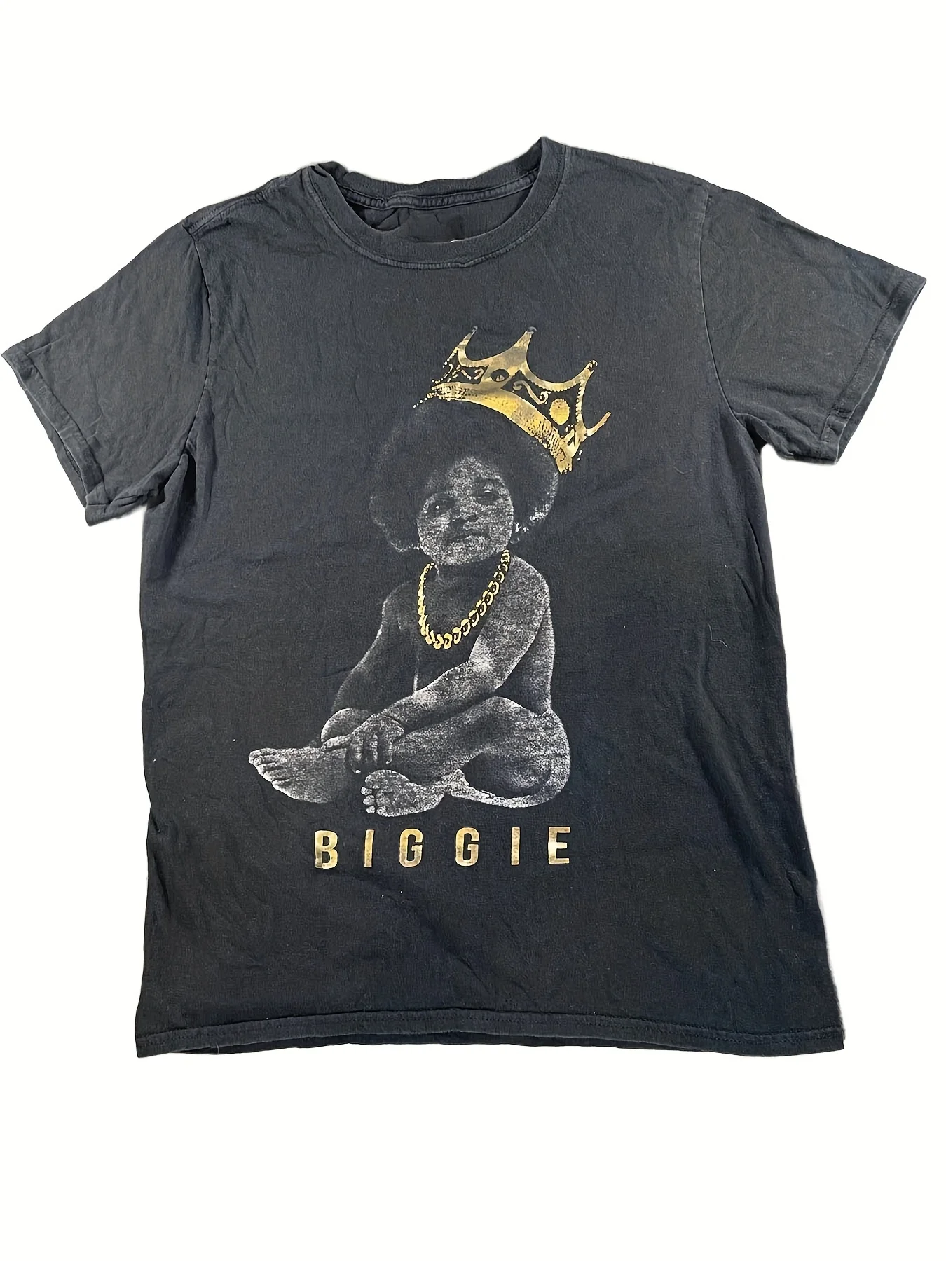 Herren-Grafik-T-Shirt mit B.I.G.-Motiv _Biggie_ im Retro-Hip-Hop-Band-Stil in Schwarz mit Vintage-Look. Dieses kurzärmelige Crew-Shirt