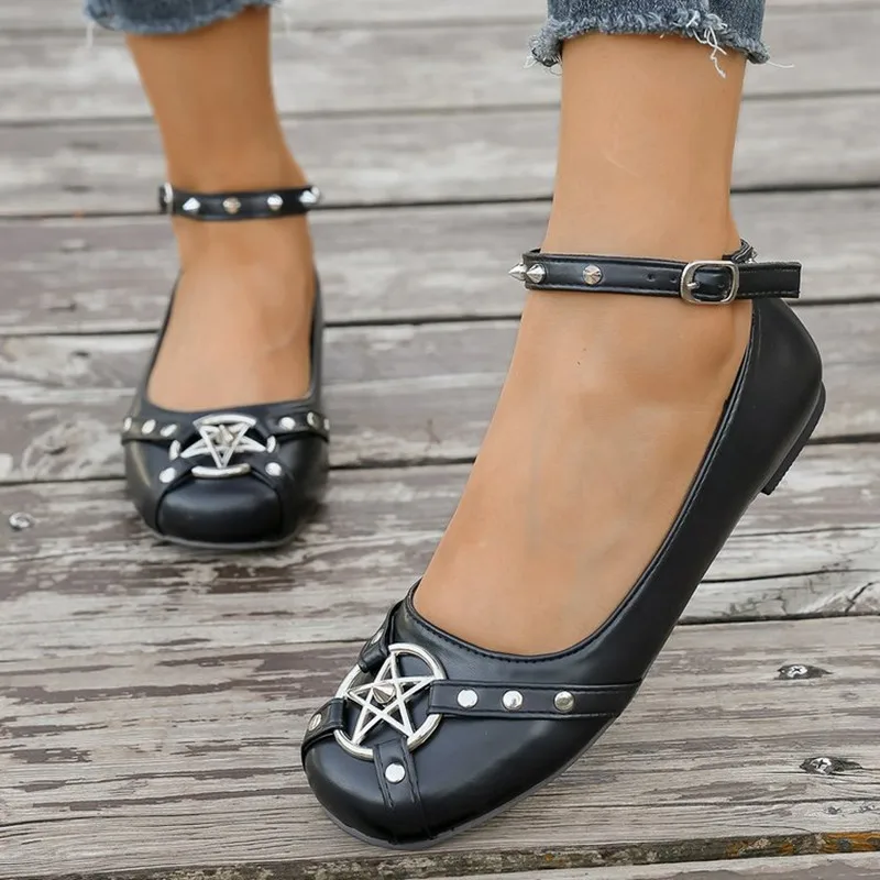 2026 Neue Luxus-Nieten-Gothic-Metallstern-Ballettschuhe mit runder Zehenpartie, flache Street-Metal-Schuhe, schwarze modische Damen-Lederschuhe mit Schnalle