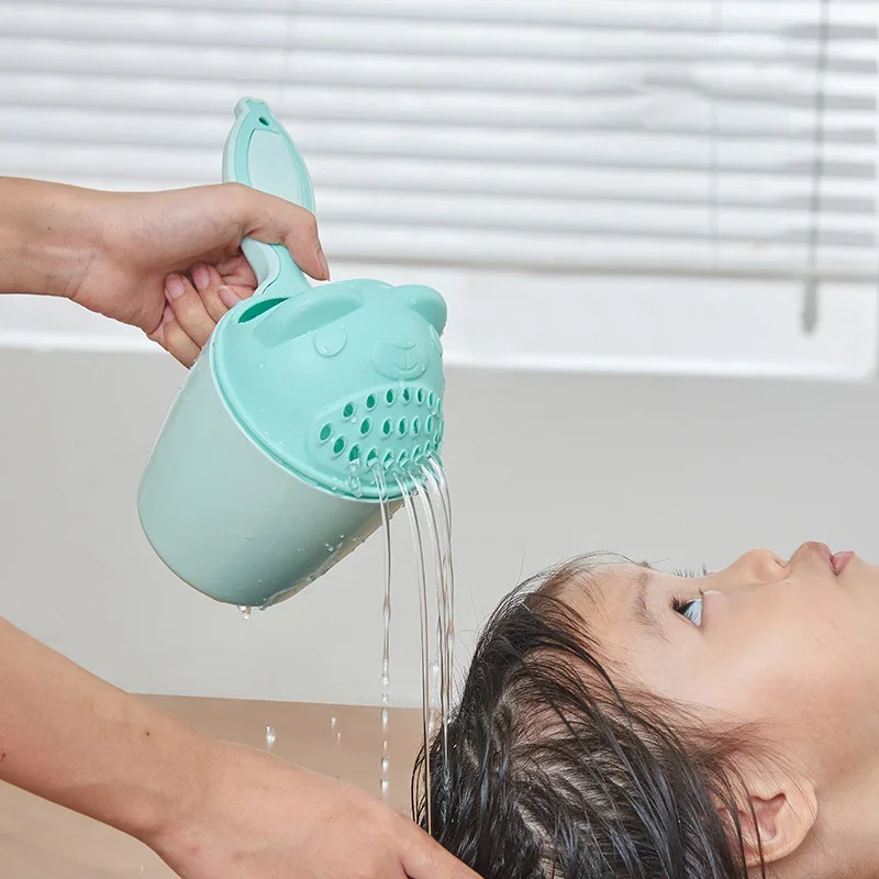 Kleinkind-Shampoo-Becher, Baby-Badekappen, Kinder-Bade- und Duschlöffel, Kinder-Haarwaschbecher, Kinder-Badeutensilien, Kinderpflege-Zubehör Image