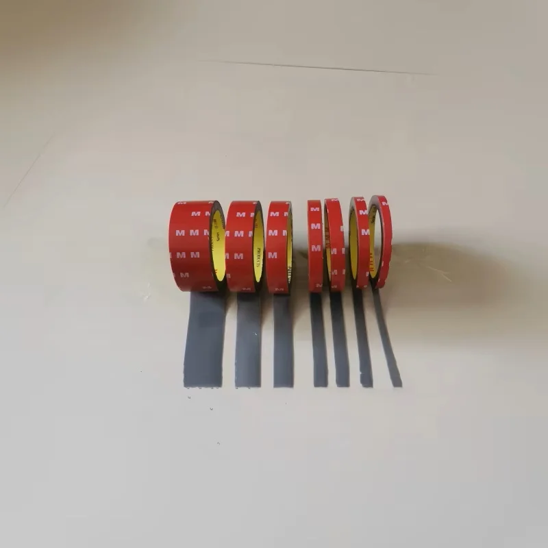 Starkes doppelseitiges Klebeband mit hoher Viskosität für den Einsatz im Automobilbereich. Hochtemperaturbeständiger fester Klebepflaster Image