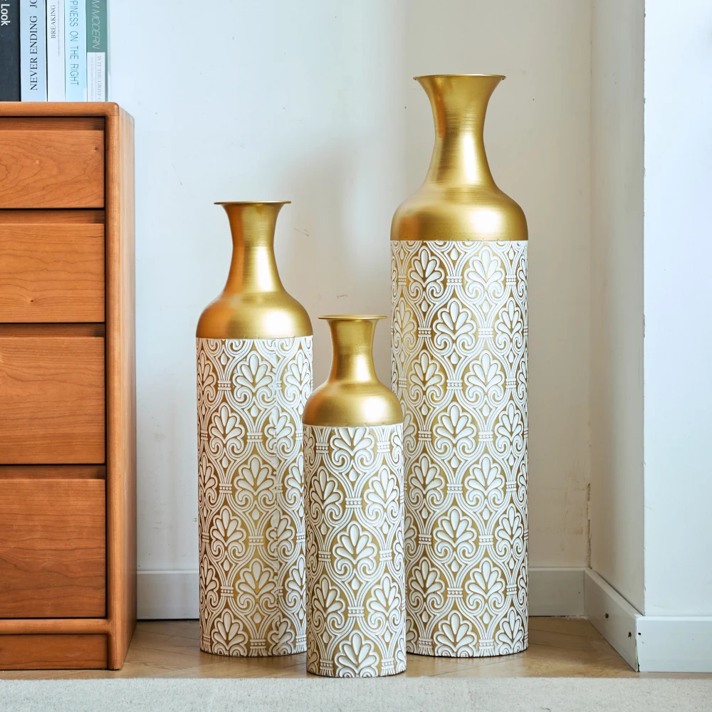 Große Bodenvase 3-teiliges Set Gold (50/66/83 cm) - Große Dekorative Metallvasen mit Blumendesign, Pflanzgefäße für Wohnzimmer, Flur & Büro im Vintage-Design