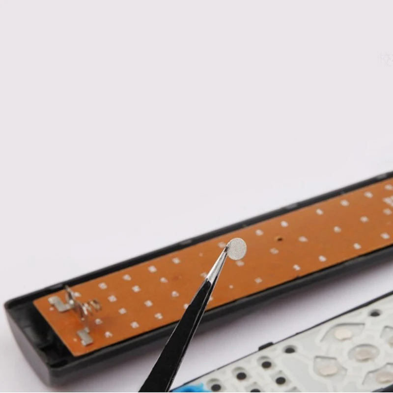/KQM/ Zubehör Fernbedienungs-Reparatur-Kontaktband, Silikon-Kontakt-Patch für Spielkonsolen-Controller bei Kontaktfehler Image