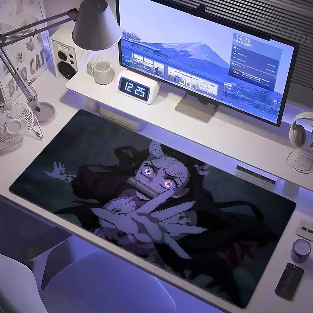 Demon Slayer Großes Schreibtisch-Mauspad Gummi-Tastaturmatte mit 2MM Genähtem Rand Anime-Design Image