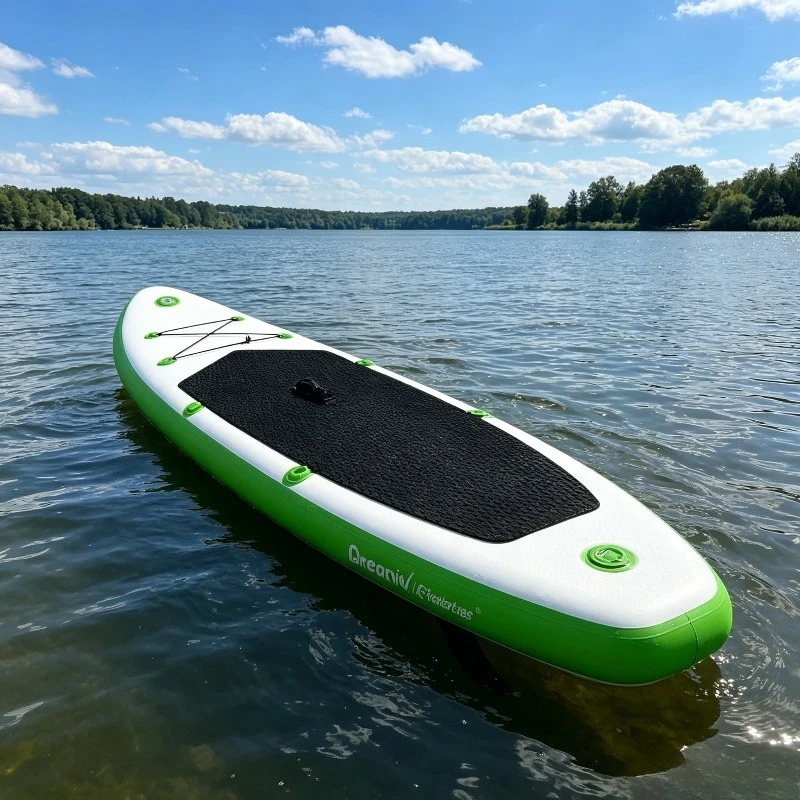 Aufblasbare Paddle-Surf-Board in Grün und Weiß, elegant und stabil, vielseitig einsetzbar, für Meer, See, Strand und Outdoor-Freizeitaktivitäten. Image