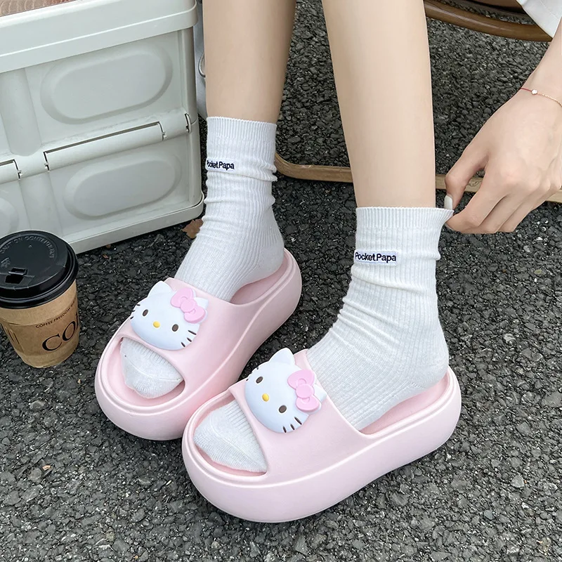 Hello Kitty Mode-Hausschuhe, rutschfeste Plateau-Sandalen mit dicker Sohle, geschlossene Mesh-Schuhe, ideal für Zuhause und Reisen